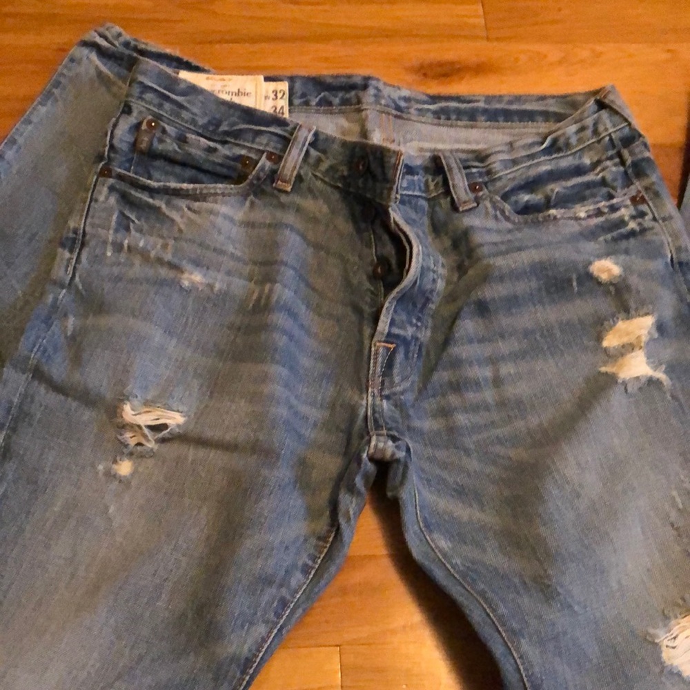 Abercrombie & Fitch - Distressed men denim jeans - W32 L34
